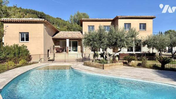 LA MOTTE – Villa Réinventée au Cœur de La Motte – Lumière, Modernité et Art de Vivre Provençal