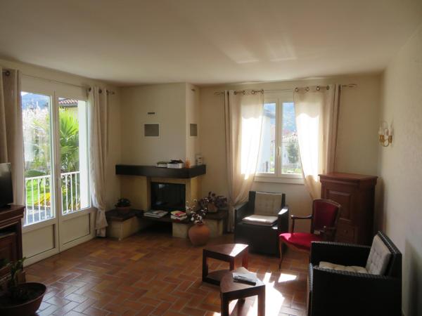 maison indépendante avec garage et jardin