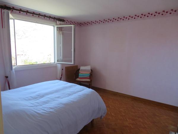 maison indépendante avec garage et jardin