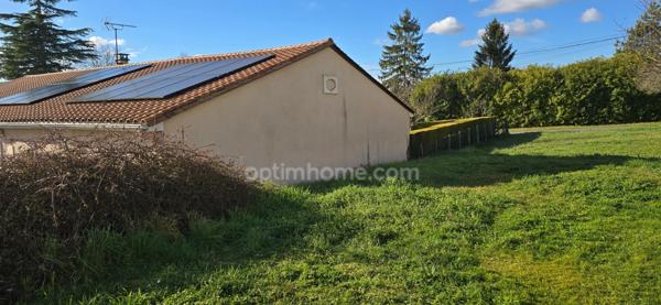 Maison à vendre dans un hameau de DIRAC, au calme, juste à remettre au goût du jour