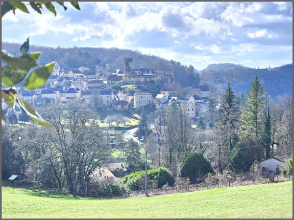 Beau terrain de 4275 m² avec vue dégagée.