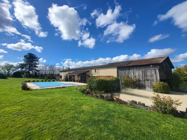 Longère de 255m2 sur 1ha proche de Monségur.