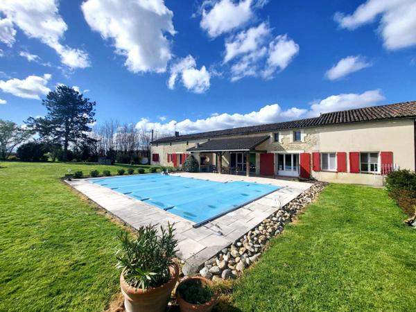 Longère de 255m2 sur 1ha proche de Monségur.