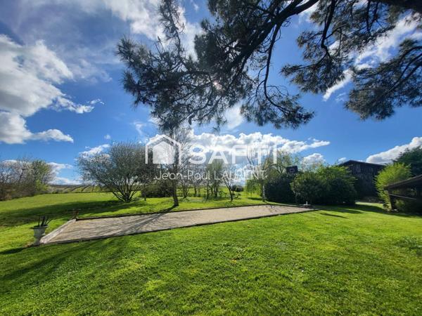 Longère de 255m2 sur 1ha proche de Monségur.