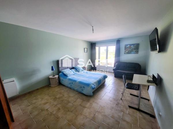 Longère de 255m2 sur 1ha proche de Monségur.