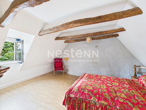 Au coeur du Pays de Salers, à 30 minutes d'Aurillac, à vendre sur un terrain de 1100 m², maison en pierre de 4 pièces d'une surface de 93 m².