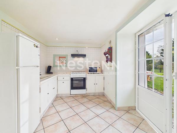 Au coeur du Pays de Salers, à 30 minutes d'Aurillac, à vendre sur un terrain de 1100 m², maison en pierre de 4 pièces d'une surface de 93 m².