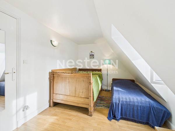 Au coeur du Pays de Salers, à 30 minutes d'Aurillac, à vendre sur un terrain de 1100 m², maison en pierre de 4 pièces d'une surface de 93 m².