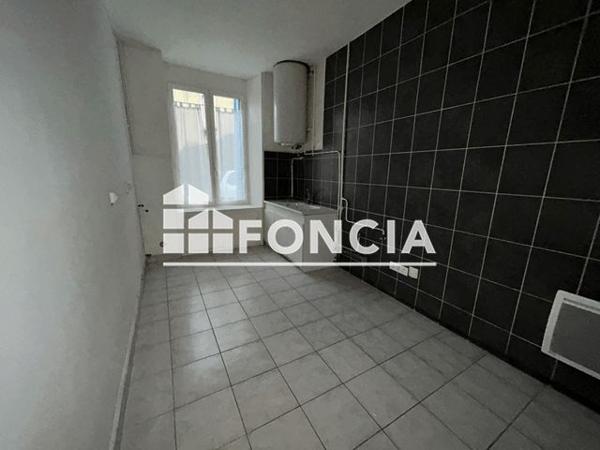 Location Appartement 4 pièces 82.21 m² - 33 RUE DES MINIMES Pont Saint Esprit 30130