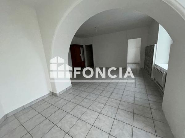 Location Appartement 4 pièces 82.21 m² - 33 RUE DES MINIMES Pont Saint Esprit 30130