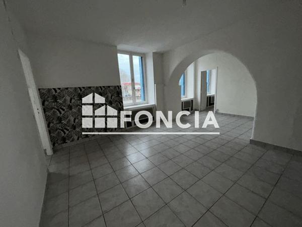 Location Appartement 4 pièces 82.21 m² - 33 RUE DES MINIMES Pont Saint Esprit 30130