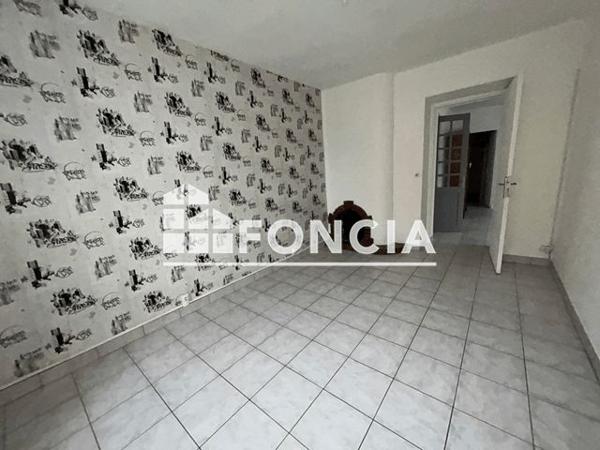 Location Appartement 4 pièces 82.21 m² - 33 RUE DES MINIMES Pont Saint Esprit 30130