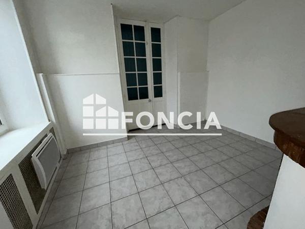 Location Appartement 4 pièces 82.21 m² - 33 RUE DES MINIMES Pont Saint Esprit 30130