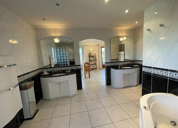 Maison à vendre    5 pièces •  Romans-sur-Isère