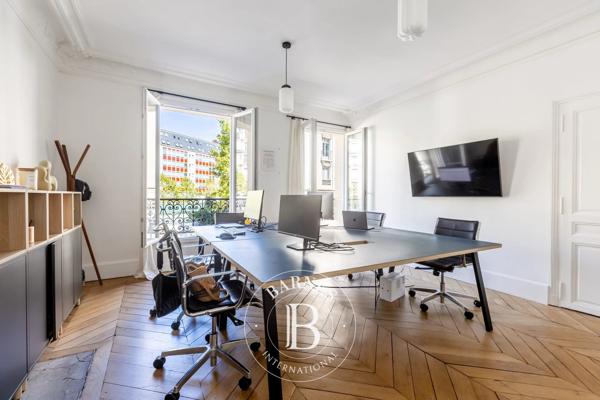 Paris 17ème, Hôtel particulier 7 Chambres -  424 m² à vendre