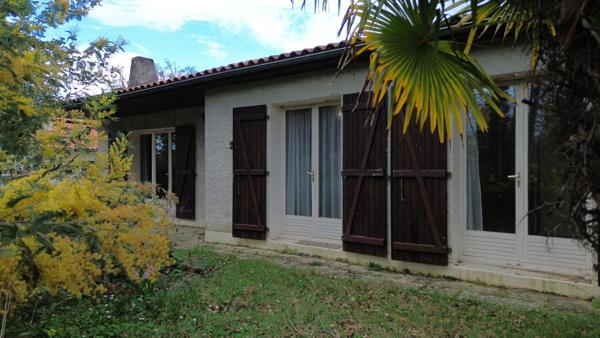 SAINT BENOIT - FORT POTENTIEL - MAISON DE 104m2 -4 CHAMBRES - CADRE VERDOYANT