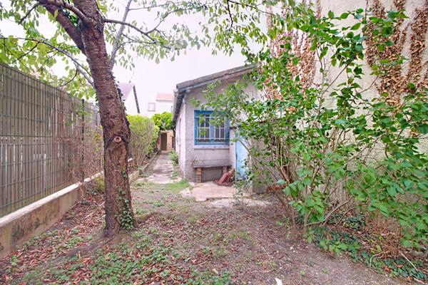 MAISON ** A RENOVER ** NANTERRE VIEUX-PONT 2 CHAMBRES JARDIN ANNEXES