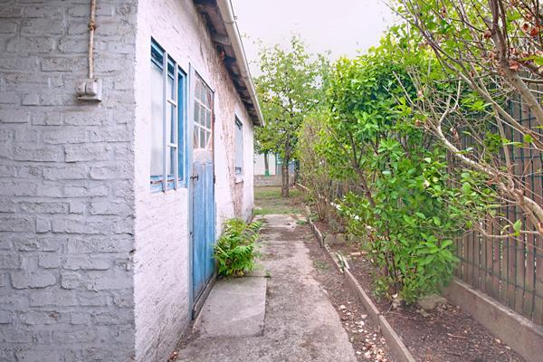 MAISON ** A RENOVER ** NANTERRE VIEUX-PONT 2 CHAMBRES JARDIN ANNEXES