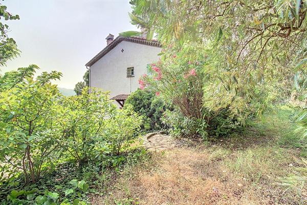 EXCLUSIVITE ! A VENDRE DRAGUIGNAN - Maison 10 pièces 239 m² avec piscine sur 4531 m² de terrain