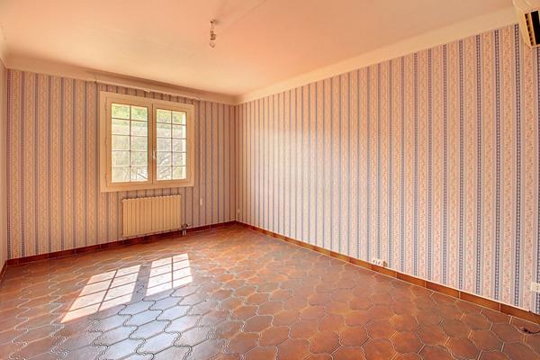 EXCLUSIVITE ! A VENDRE DRAGUIGNAN - Maison 10 pièces 239 m² avec piscine sur 4531 m² de terrain