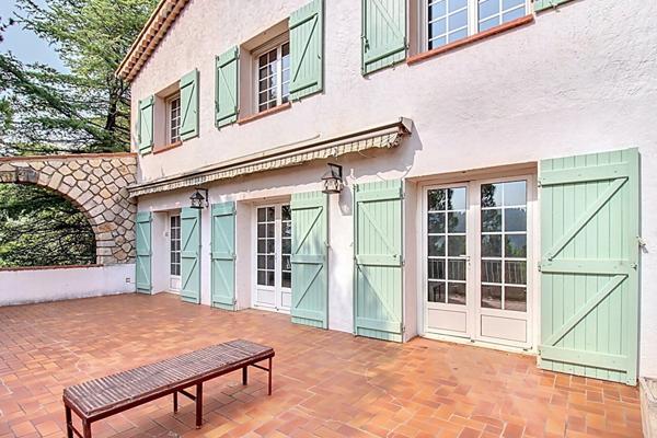 EXCLUSIVITE ! A VENDRE DRAGUIGNAN - Maison 10 pièces 239 m² avec piscine sur 4531 m² de terrain