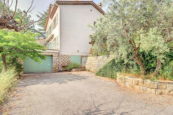 EXCLUSIVITE ! A VENDRE DRAGUIGNAN - Maison 10 pièces 239 m² avec piscine sur 4531 m² de terrain