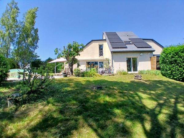 Découvrez un havre de bien etre avec cette belle maison sur vide sanitaire, édifiée sur un superbe terrain paysagé de 1258m2 clos, quartier tilleroyes.
Imaginez vous....dans cette maison qui vous propose: une entrée avec placard, une très belle pièce de vie de 65m2 avec une cuisine intégrée ouverte sur séjour-salon + cellier et ses deux accès sur terrasse (store électrique) et  un superbe jardin paysagé  + piscine chauffante 8x4 avec dome, une chambre parentale comprenant une salle d'eau, un wc +douche et  une salle d'eau + buanderie,  un très beau studio de 35m2 indépendant meublé comprenant une cuisine intégrée, une chambre parentale (salle d'eau), un placard, une buanderie, une véranda de 2020 d'une surface de 8m2 et un balcon sur jardin (première photo intérieur).
A l'étage, vous trouvez une grande mezzanine, trois chambres avec clim+ volets extérieurs motorisés, une salle de bains (baignoire) , 2 vasques.
Votre maison possède un chauffage en aérothermie+ clim réversible  basse consommation  de 2022 -8kw - air-air, panneaux solaires 2021, une toiture refaite en 2015 avec tuiles ardoisées auto-nettoyante, et une très bonne isolation sous toiture de 200+ sol, un  poele aux bois, une charpente traditionnelle, une grande cave,un portail d'accès motorisé, une alarme, une maison parfaitement entretenue!! honoraires inclus charge vendeur.
Vivez dans un cadre de vie calme, propice à la sérénité!!
Renseignements et rendez vous du lundi au samedi de 8h à 20h