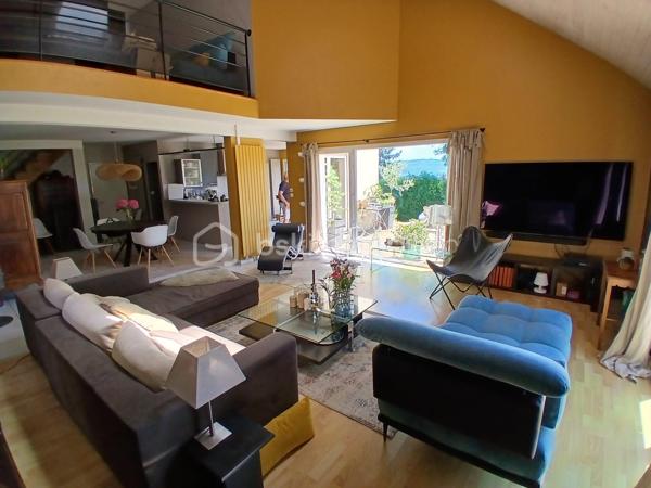 Découvrez un havre de bien etre avec cette belle maison sur vide sanitaire, édifiée sur un superbe terrain paysagé de 1258m2 clos, quartier tilleroyes.
Imaginez vous....dans cette maison qui vous propose: une entrée avec placard, une très belle pièce de vie de 65m2 avec une cuisine intégrée ouverte sur séjour-salon + cellier et ses deux accès sur terrasse (store électrique) et  un superbe jardin paysagé  + piscine chauffante 8x4 avec dome, une chambre parentale comprenant une salle d'eau, un wc +douche et  une salle d'eau + buanderie,  un très beau studio de 35m2 indépendant meublé comprenant une cuisine intégrée, une chambre parentale (salle d'eau), un placard, une buanderie, une véranda de 2020 d'une surface de 8m2 et un balcon sur jardin (première photo intérieur).
A l'étage, vous trouvez une grande mezzanine, trois chambres avec clim+ volets extérieurs motorisés, une salle de bains (baignoire) , 2 vasques.
Votre maison possède un chauffage en aérothermie+ clim réversible  basse consommation  de 2022 -8kw - air-air, panneaux solaires 2021, une toiture refaite en 2015 avec tuiles ardoisées auto-nettoyante, et une très bonne isolation sous toiture de 200+ sol, un  poele aux bois, une charpente traditionnelle, une grande cave,un portail d'accès motorisé, une alarme, une maison parfaitement entretenue!! honoraires inclus charge vendeur.
Vivez dans un cadre de vie calme, propice à la sérénité!!
Renseignements et rendez vous du lundi au samedi de 8h à 20h