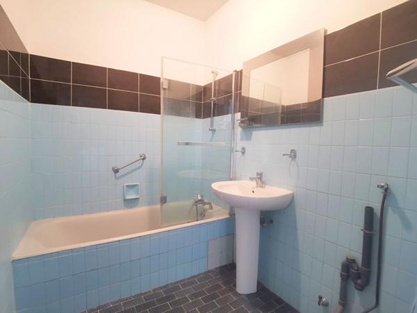 CIMIEZ : APPARTEMENT 3 PIECES AVEC POSSIBILITE STATIONNEMENT