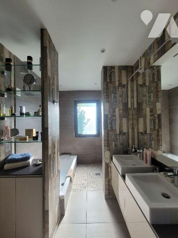 Maison à Vendre à Saint-Briac-sur-Mer (35800) en Ille-et-Vilaine (35)
 
Cette maison d'archit...