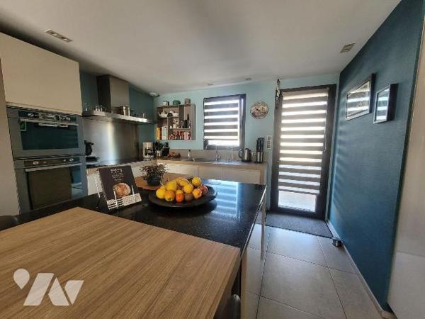 Maison à Vendre à Saint-Briac-sur-Mer (35800) en Ille-et-Vilaine (35)
 
Cette maison d'archit...