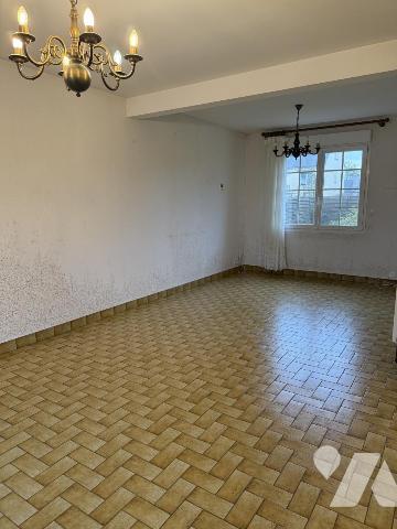 A VENDRE MAISON  A RENOVER proximité centre THEIX