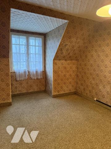 A VENDRE MAISON  A RENOVER proximité centre THEIX