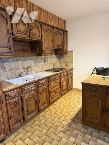 A VENDRE MAISON  A RENOVER proximité centre THEIX