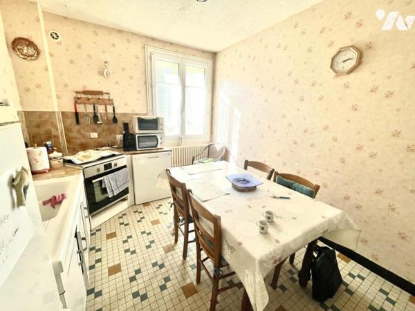 MAISON FAMILIALE 7 CHAMBRES A VENDRE - SAINT CHELY D'APCHER (lotissement, proche centre-ville)
