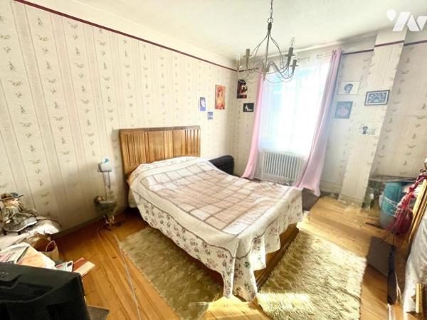 MAISON FAMILIALE 7 CHAMBRES A VENDRE - SAINT CHELY D'APCHER (lotissement, proche centre-ville)