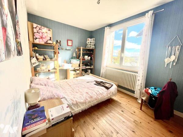 MAISON FAMILIALE 7 CHAMBRES A VENDRE - SAINT CHELY D'APCHER (lotissement, proche centre-ville)