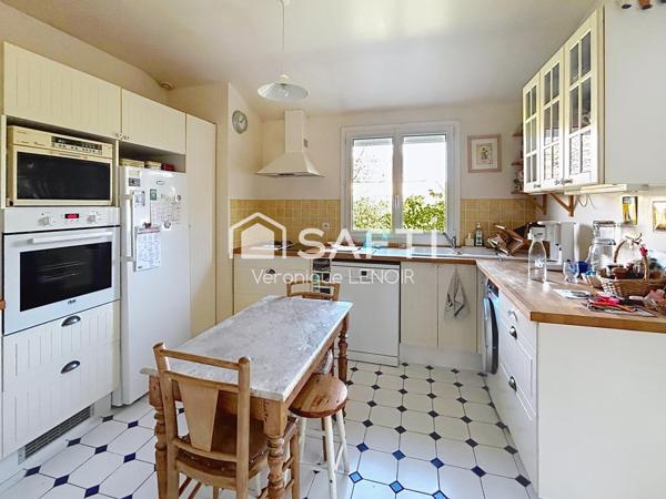 Croissy sur Seine - Belle maison familiale 7 pièces de 157m2 +  vaste véranda de 15m2