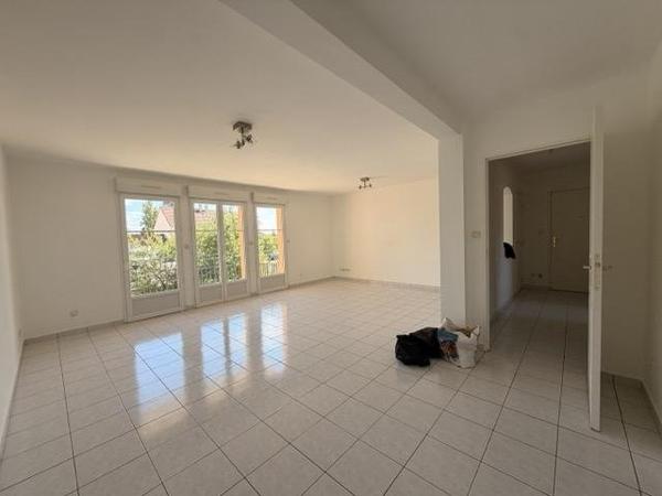 Location / Appartement à Villemandeur (45700)