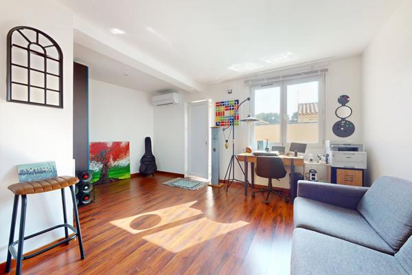 Face à l’étang, un écrin de lumière et de calme – Panorama unique & piscine