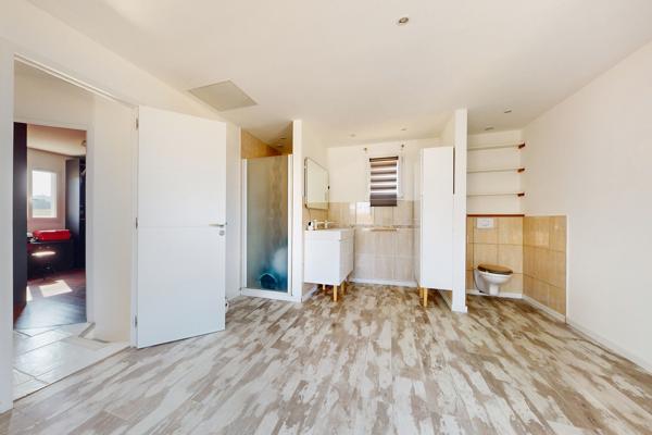 Face à l’étang, un écrin de lumière et de calme – Panorama unique & piscine