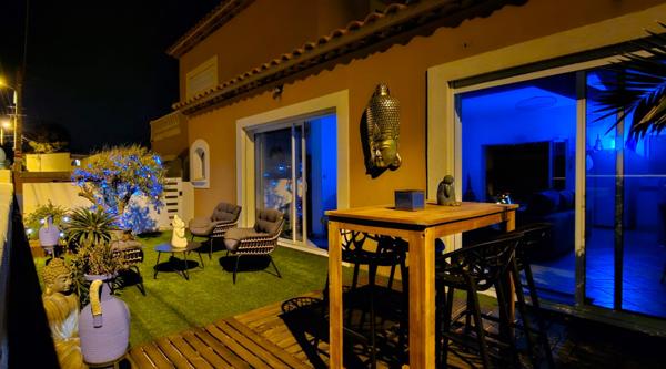 Face à l’étang, un écrin de lumière et de calme – Panorama unique & piscine