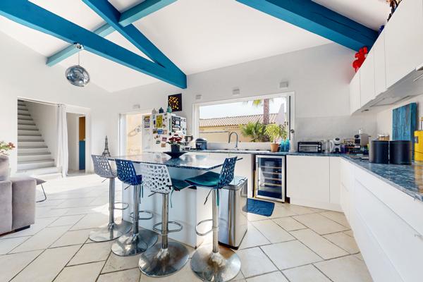 Face à l’étang, un écrin de lumière et de calme – Panorama unique & piscine