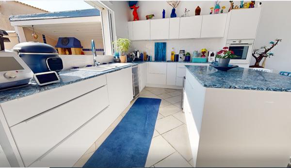 Face à l’étang, un écrin de lumière et de calme – Panorama unique & piscine