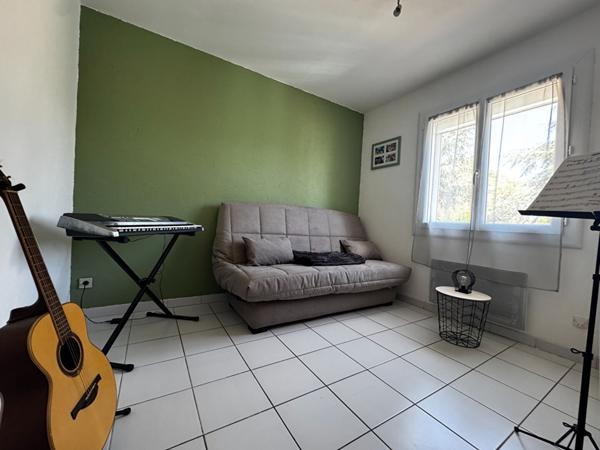 Maison de plain pied avec piscine au milieu des vignes