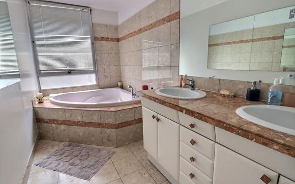 Appartement à vendre    3 pièces •  Paris 11