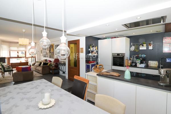 beau duplex de 100 m2 dans une rue calme , à deux pas du village