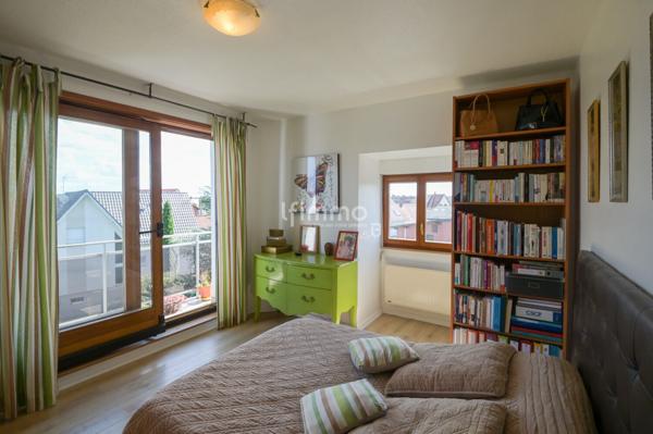 beau duplex de 100 m2 dans une rue calme , à deux pas du village