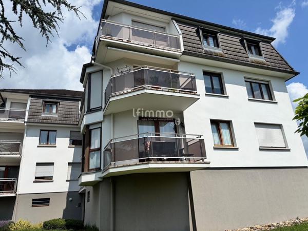 beau duplex de 100 m2 dans une rue calme , à deux pas du village