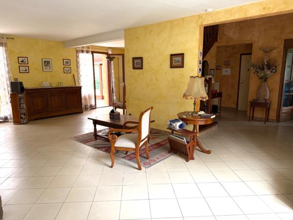 Commerces et écoles à pied!